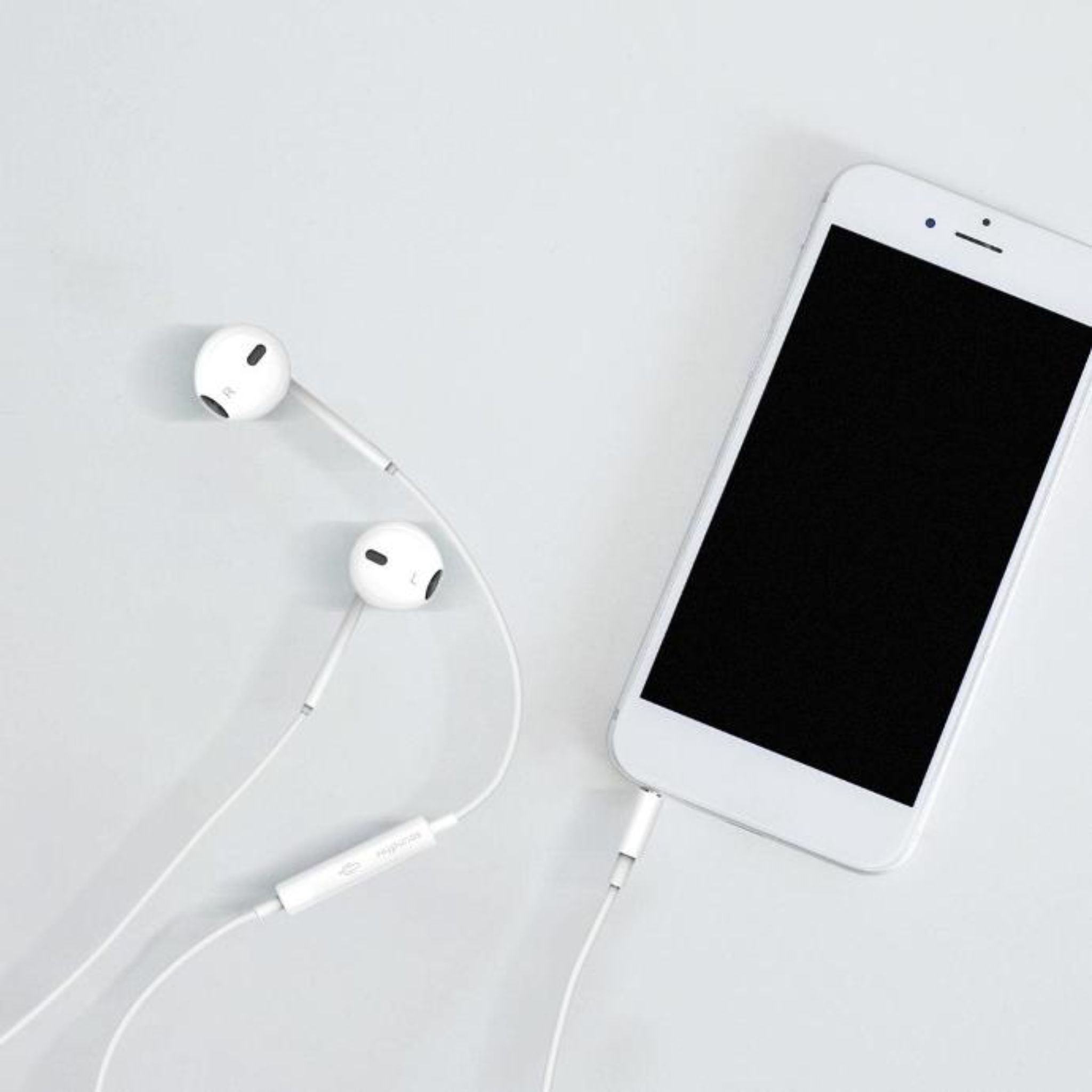 Porodo Soundtec Stereo Earphones with a 3.5mm AUX Connection, High-Clarity Microphone, 3-Button Controls, Answer & End Call - White