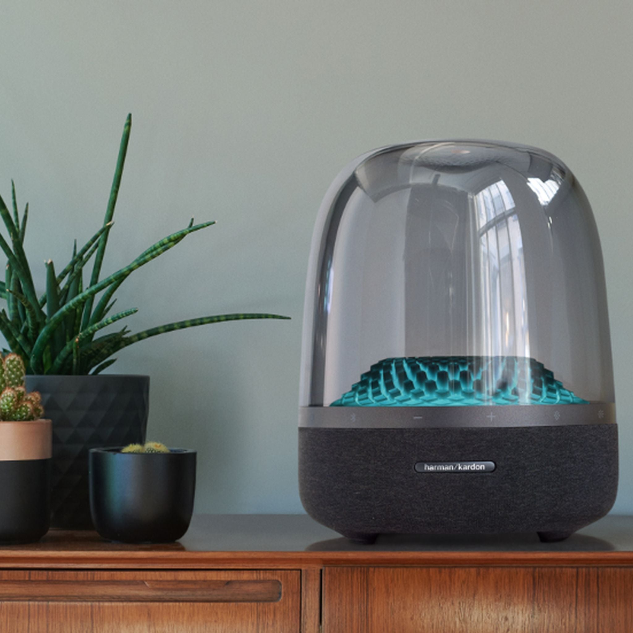 Harman Kardon Aura Studio 4 Wireless Stereo Speaker, Superior Sound performance, Unique diamond-effect lighting that dances to the music - Black