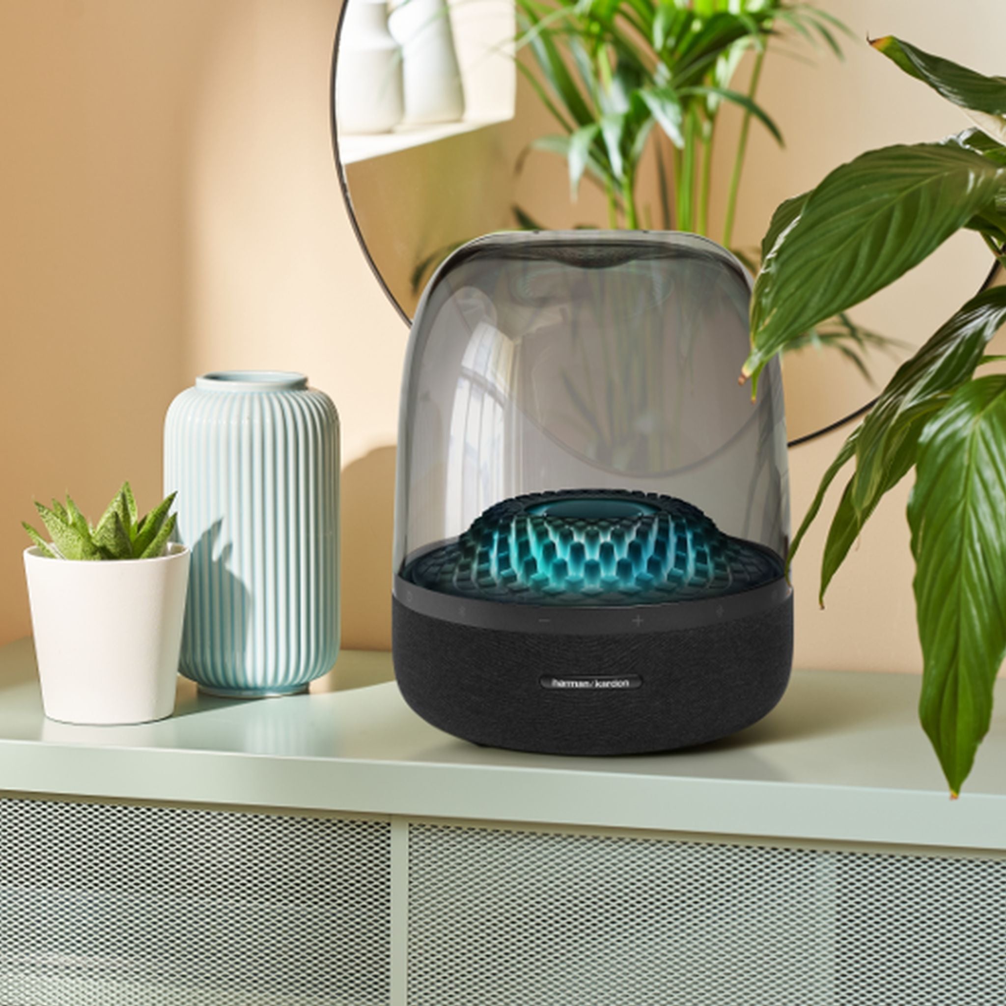 Harman Kardon Aura Studio 4 Wireless Stereo Speaker, Superior Sound performance, Unique diamond-effect lighting that dances to the music - Black
