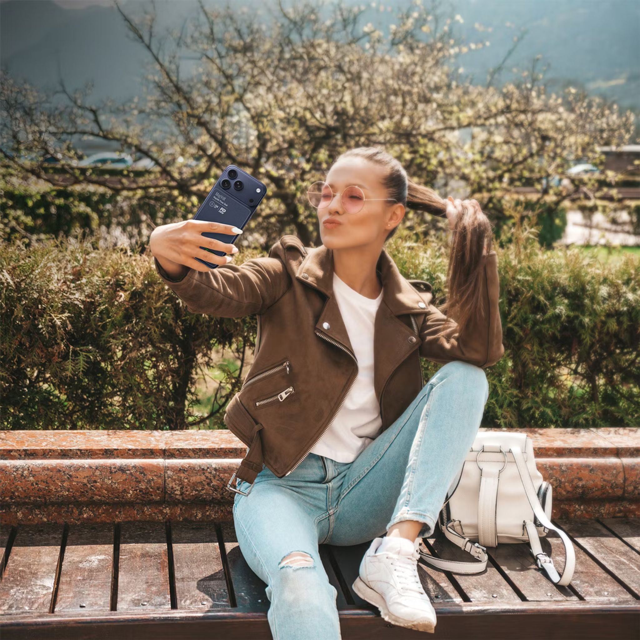 Powerology MagVolt 10000mAh Power Bank, 2.5W Watch Output, Up to 15W Phone Output, 20W Power Delivery, Ultra-Slim Design, Smart TFT Display, N54 MagSafe Compatible - Blue