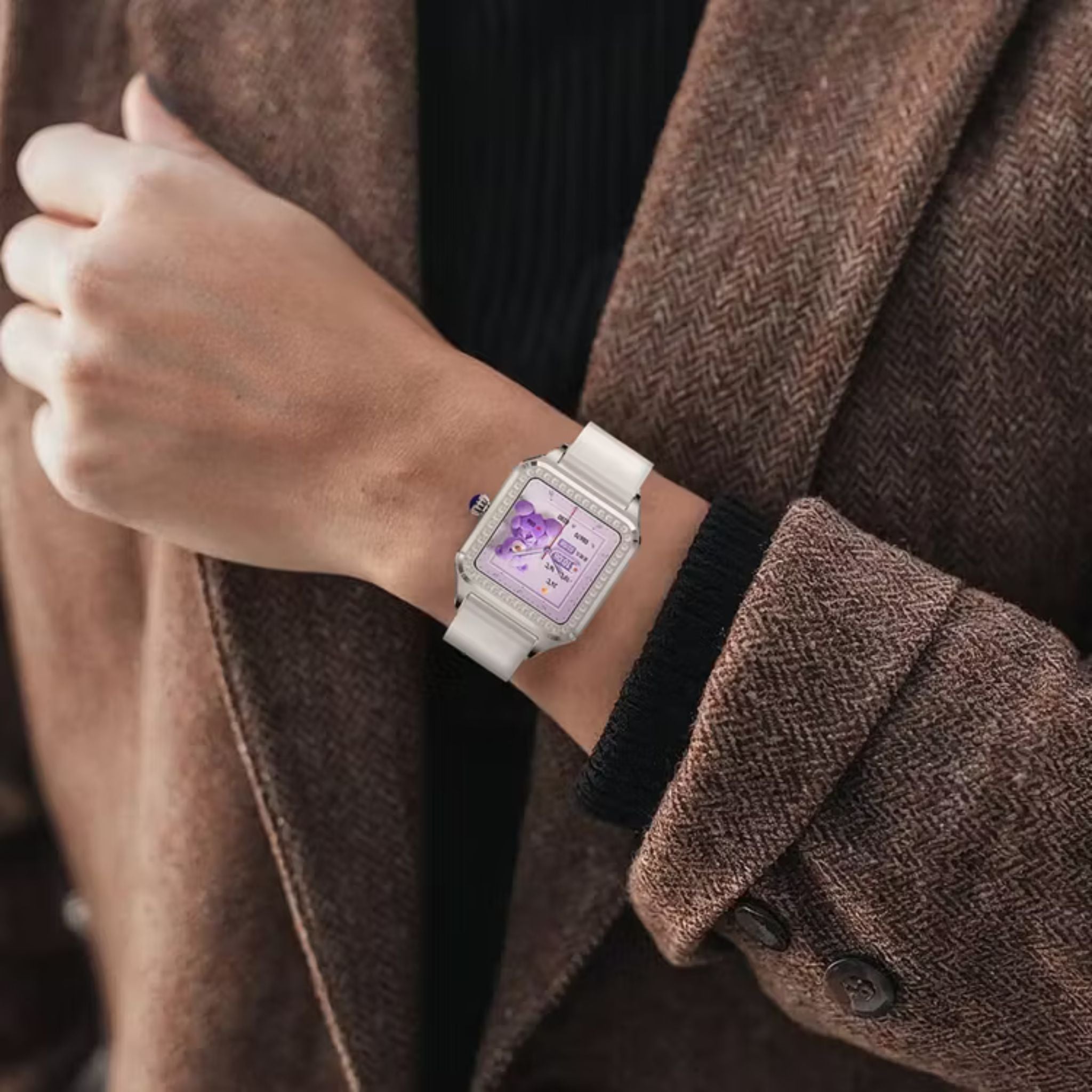 Green Lion Hilux Smart Watch with Extra Strap, 1.3" TFT IPS Display, 2-4 Days Working Time, 450nits Brightness, Sport Modes & Activity Tracking, Health Monitoring, 150mAh Battery, Bluetooth Version 5.4 - Pink