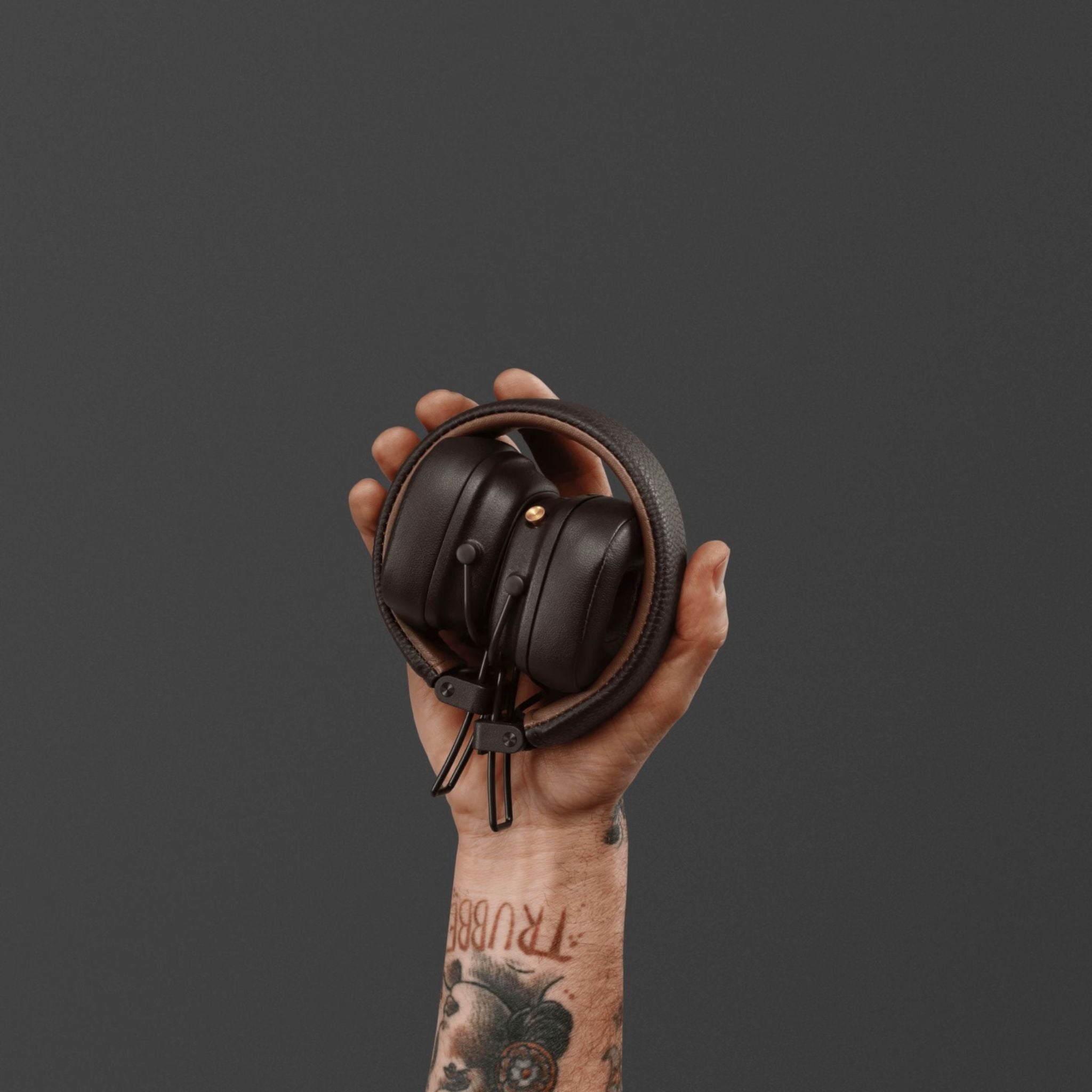 Marshall Major IV On-Ear Wireless Headphones, Foldable Design, 80 Hours of Wireless Play Time, Bluetooth Multipoint Connectivity, Fast & Wireless Charging, Bluetooth Version 5.0, 3 Hours Charging Time, 10 m Bluetooth Range - Brown