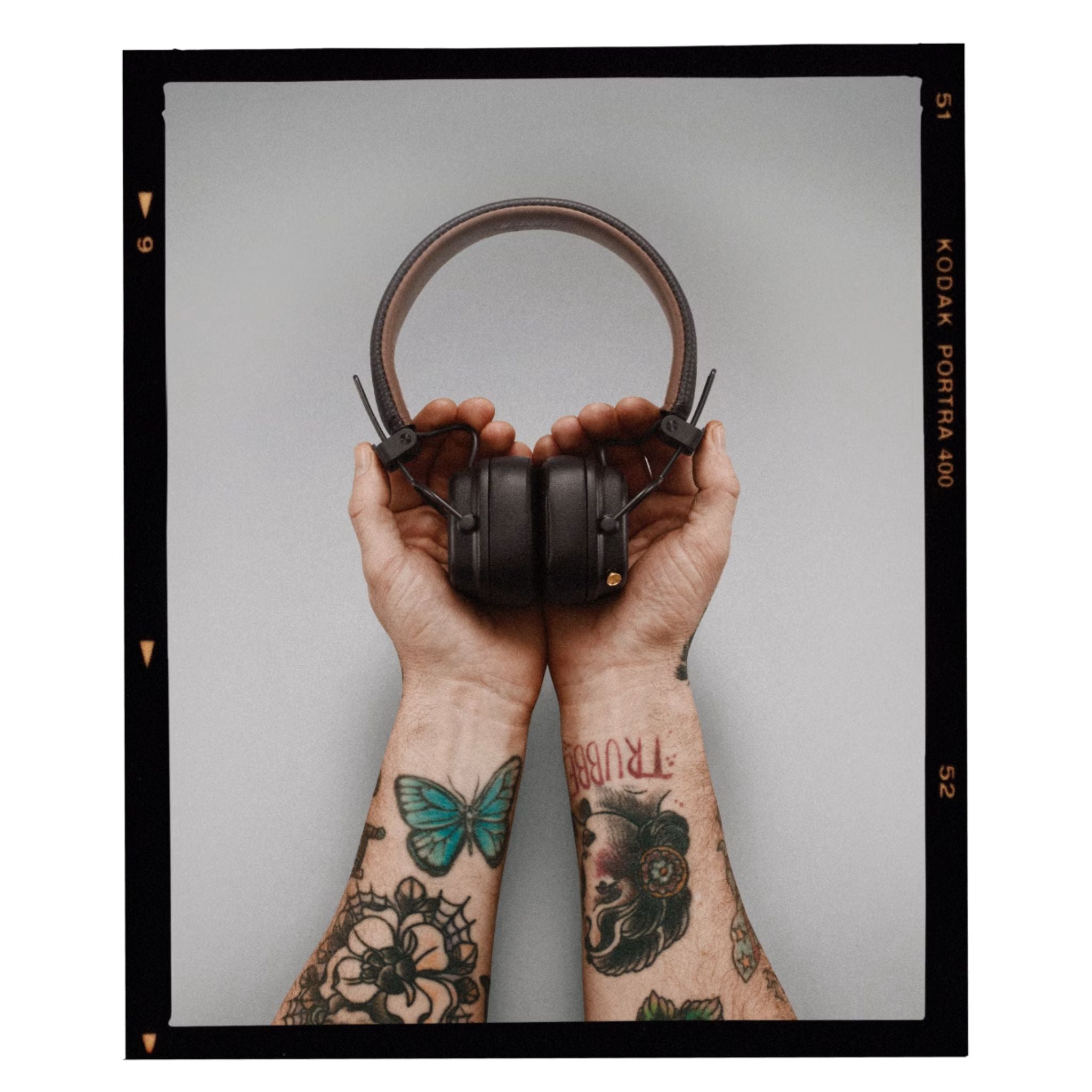 Marshall Major IV On-Ear Wireless Headphones, Foldable Design, 80 Hours of Wireless Play Time, Bluetooth Multipoint Connectivity, Fast & Wireless Charging, Bluetooth Version 5.0, 3 Hours Charging Time, 10 m Bluetooth Range - Brown