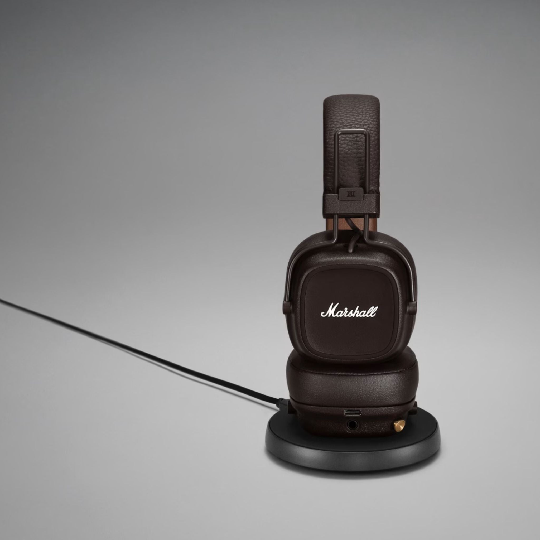 Marshall Major IV On-Ear Wireless Headphones, Foldable Design, 80 Hours of Wireless Play Time, Bluetooth Multipoint Connectivity, Fast & Wireless Charging, Bluetooth Version 5.0, 3 Hours Charging Time, 10 m Bluetooth Range - Brown