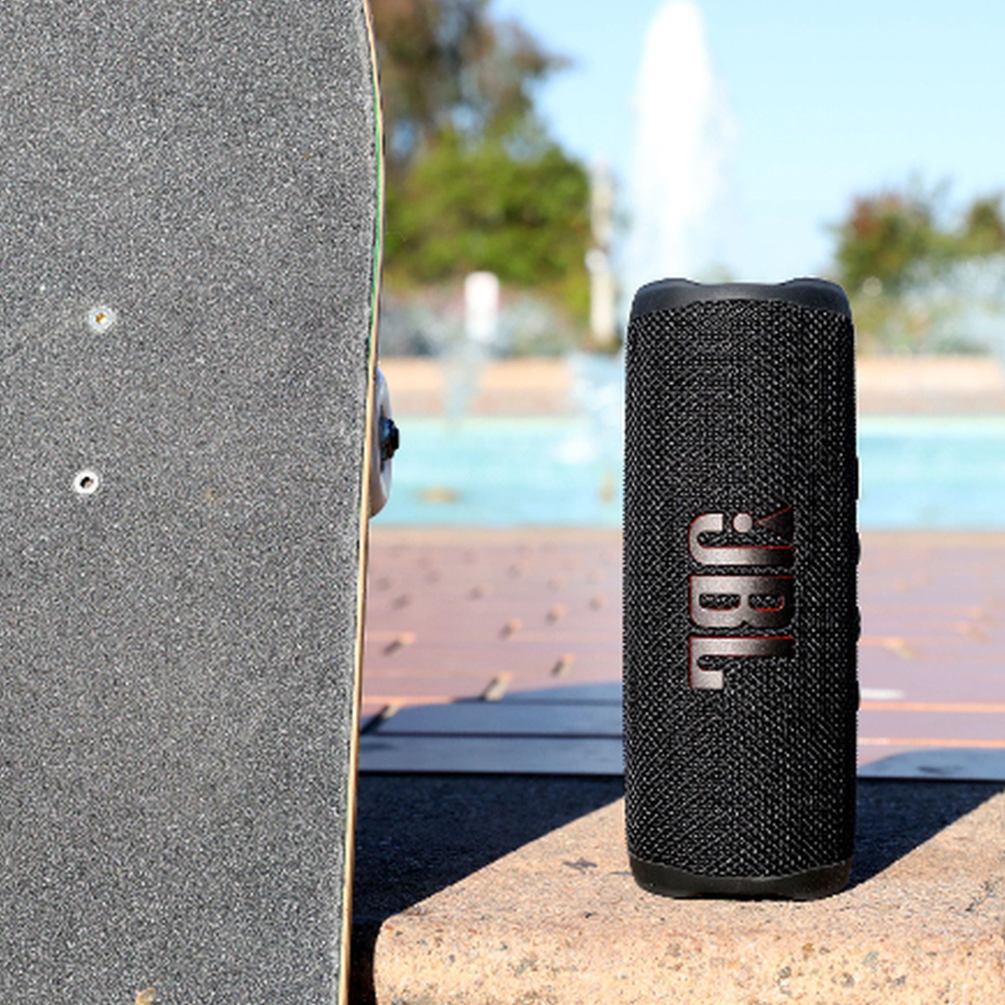 JBL Flip 6 Portable IP67 Waterproof Speaker with Bold Original Pro Sound, 2-Way Speaker, Powerful Sound and Deep Bass, 12 Hours Battery, Safe USB-C Charging Protection - Black