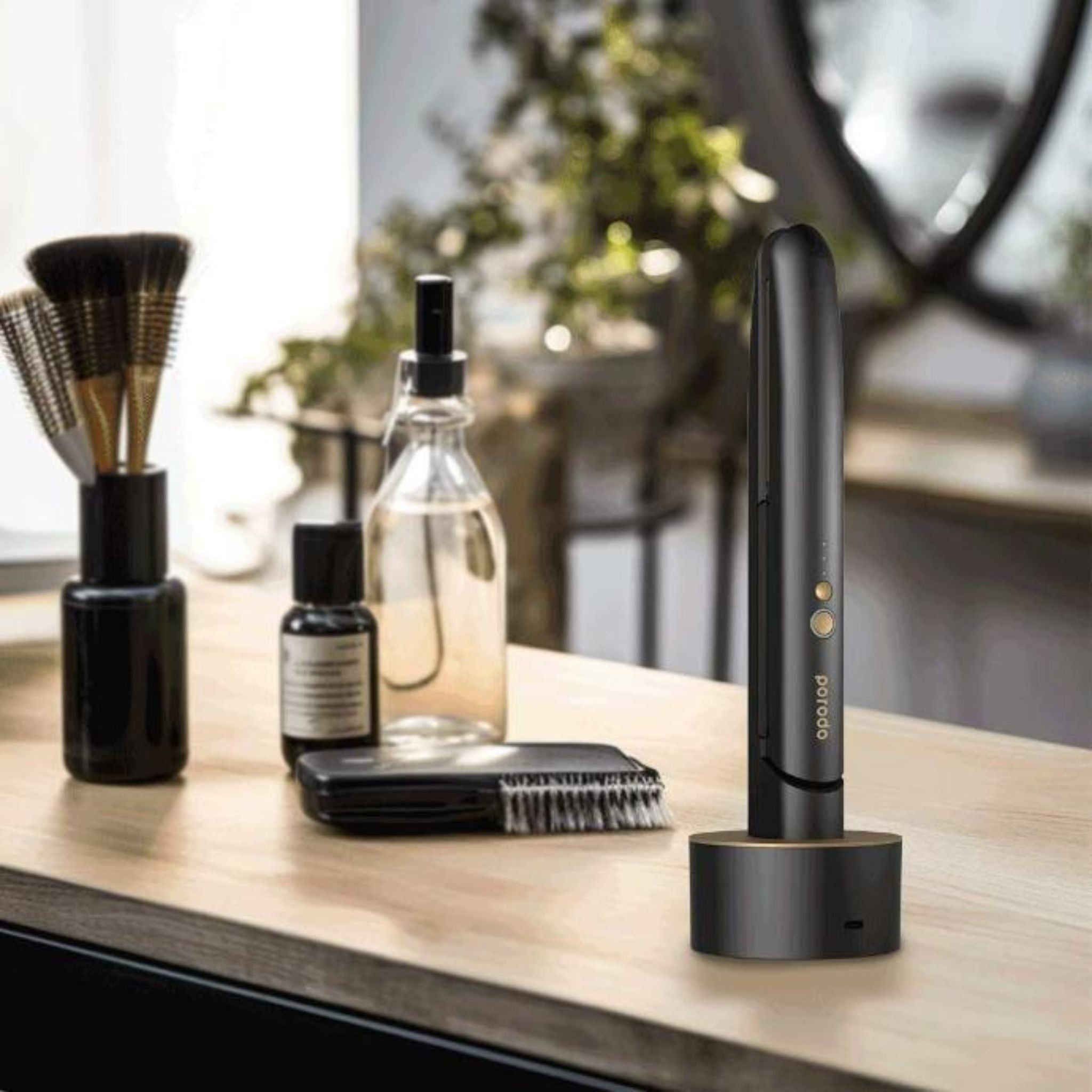 Porodo LifeStyle Wireless Rechargeable Hair Straightener with Ceramic-coated Plates, 4000 mAh Ergonomic Design Portable USB Hair Flat Iron, 3 Heat Settings - Black