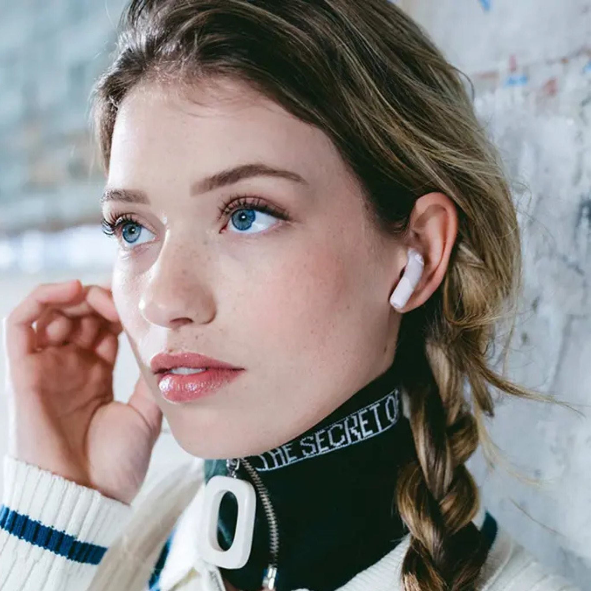 Powerology Hybrid True Wireless Earbuds with ANC + ENC, 6 Microphone, Bluetooth Version 5.3 & Type-C Charging Port - White